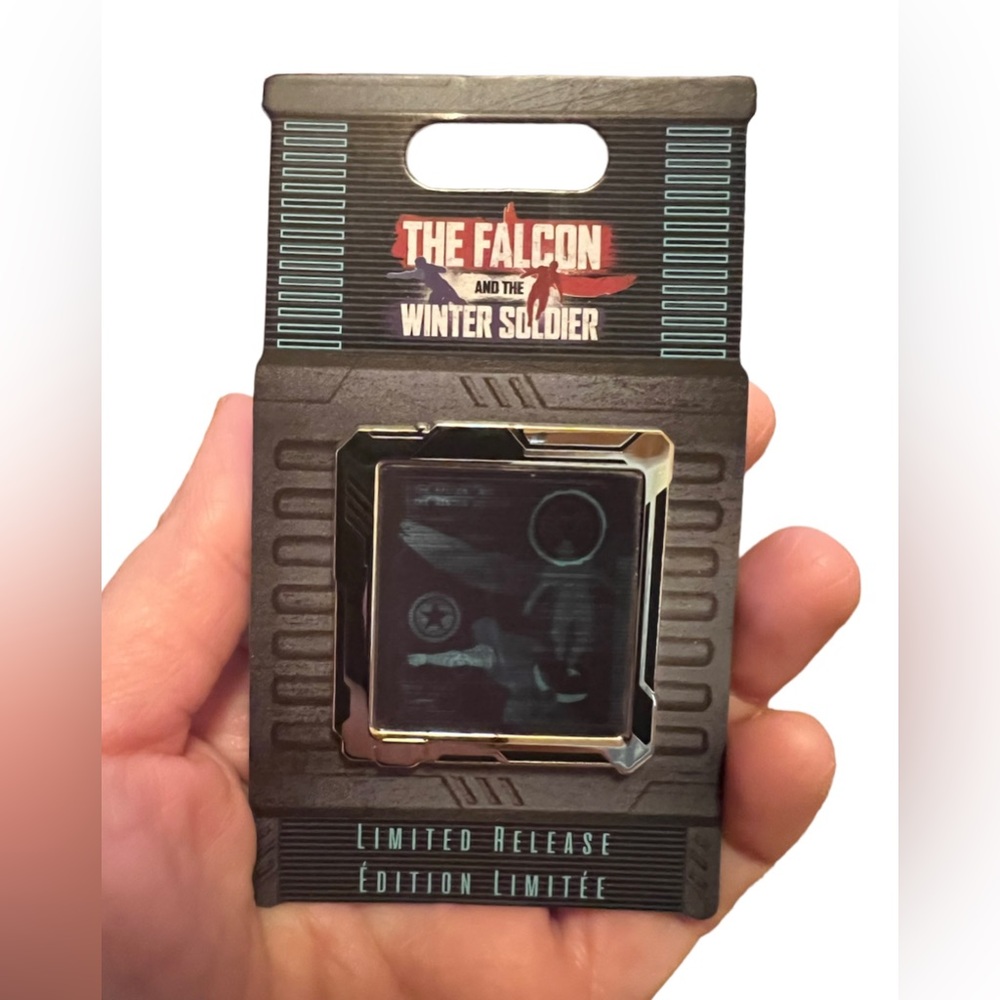 Disney Parks The Falcon and the Winter Soldier Limited Lenticular Pin New w Card